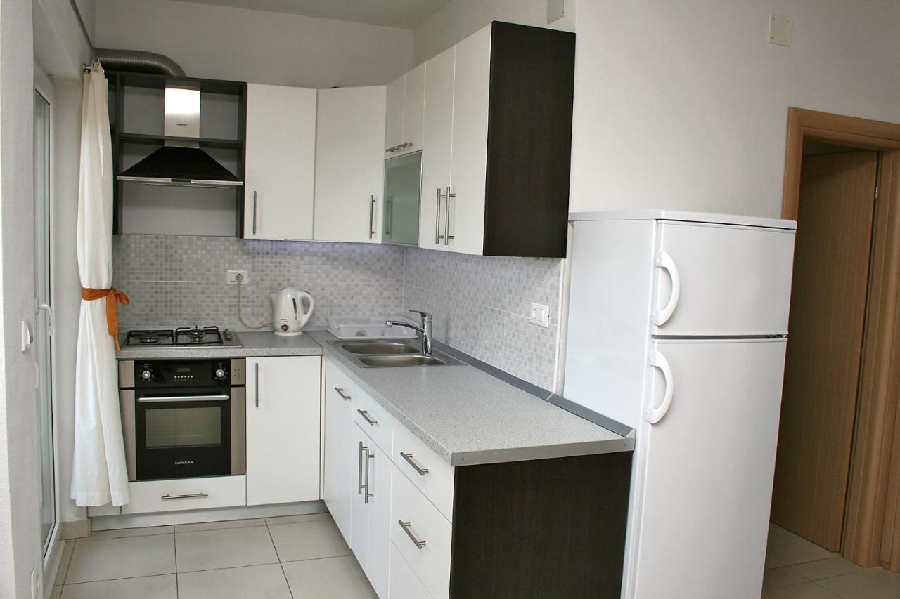 Apartments With A Parking Space Bilo, Primosten - 12870 מראה חיצוני תמונה